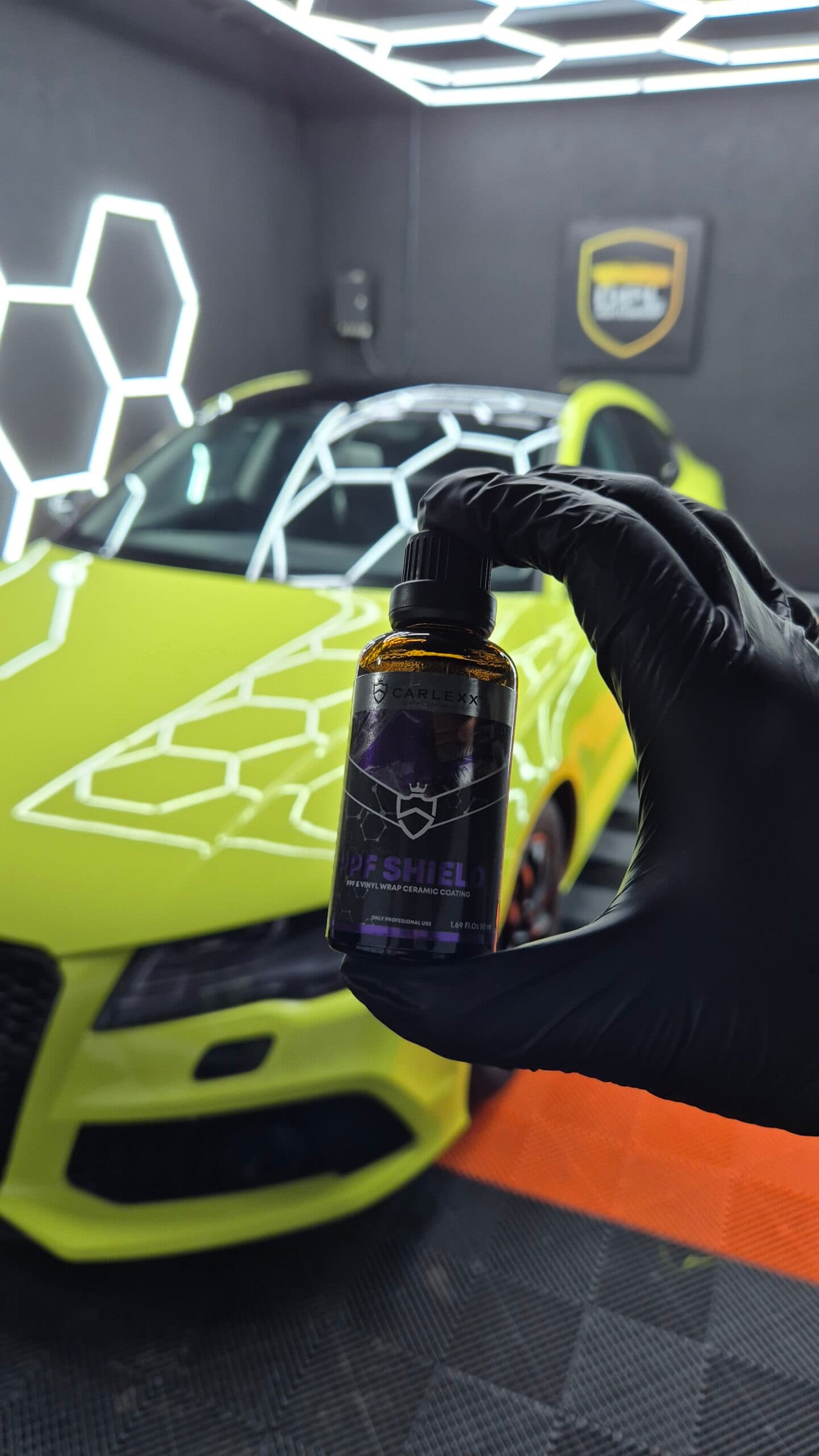 Automobil fotografiat după o lucrare DPL Autowrap